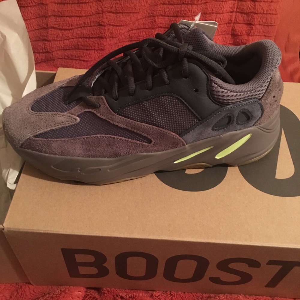 Yeezy Boost 700 MUAVE